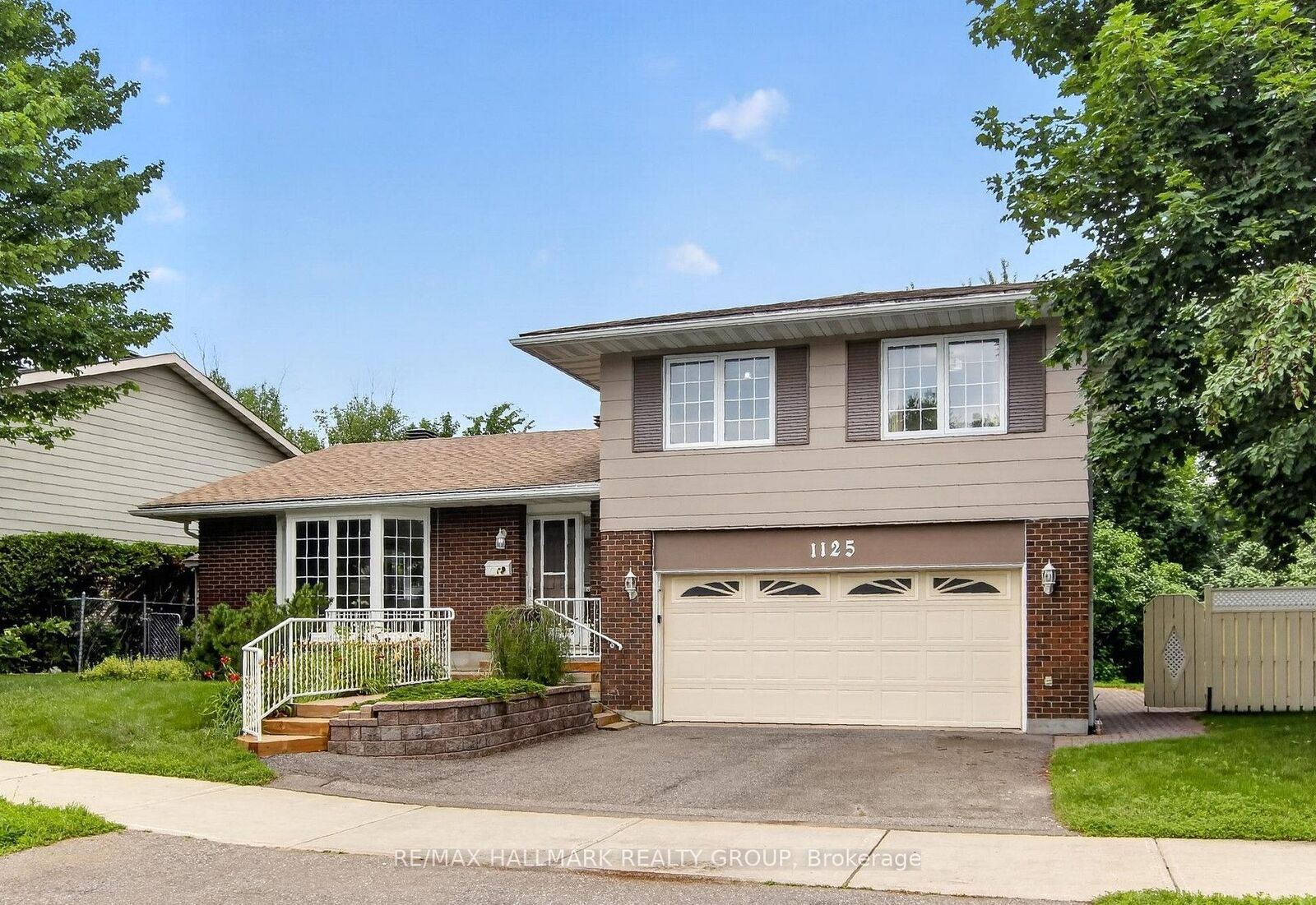 Property Photo: 1125 Plante Drive ON K1V 9E5