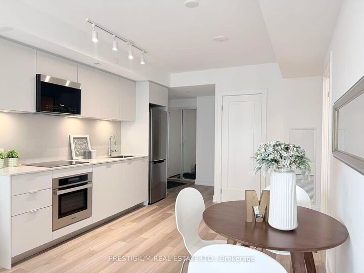 Property Photo: 9 Clegg Road 1501 ON L6G 0H3