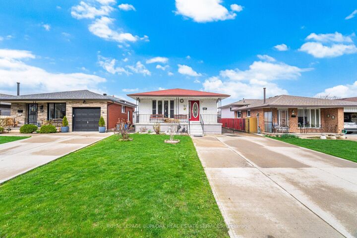 Property Photo: 31 Summercrest Drive ON L8K 6G5