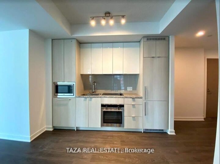 Property Photo: 125 Blue Jays Way 1505 ON M5V 0C4