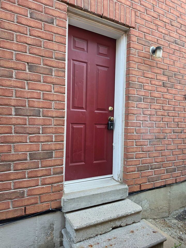 Property Photo: 13 Beechgrove Crescent Bsmt ON L3R 4Z1