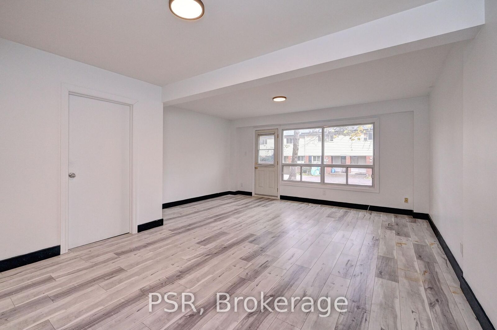 Property Photo: 516 Sunnydale Place ON N2L 4T1