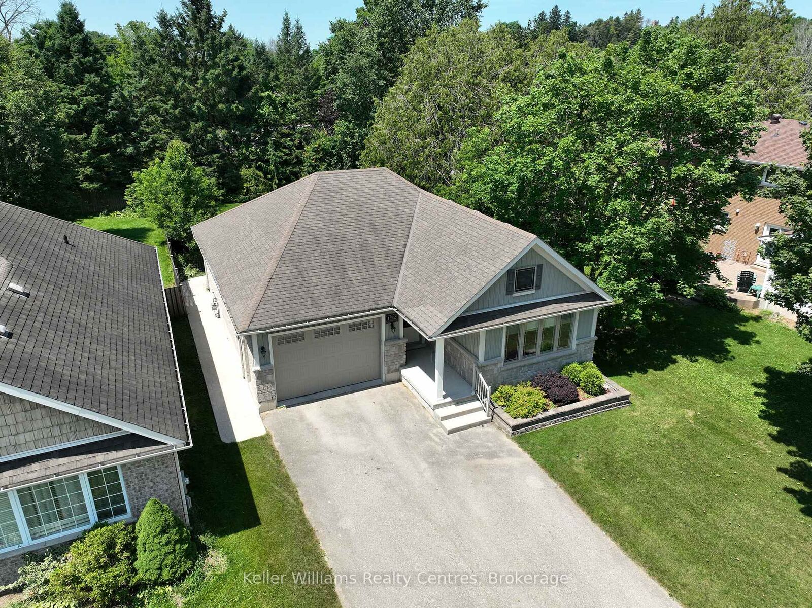 Property Photo:  152 Kincardine Street N  ON N0G 1R0 