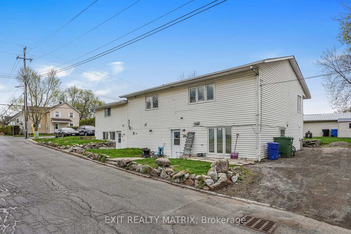 Property Photo: 916 King St Street ON K0B 1K0