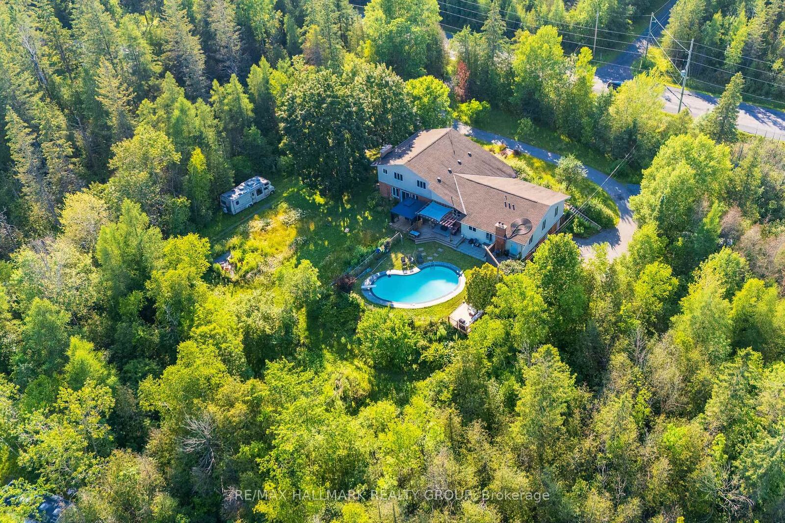 Property Photo: 7316 Flewellyn Road ON K2S 1B6