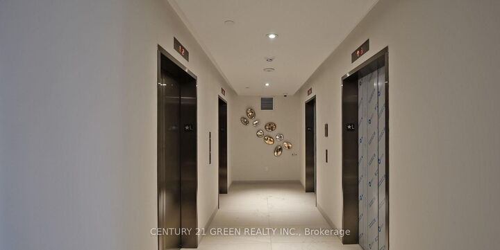 Property Photo: 1 Fairview Road E 516 ON L5A 4C6
