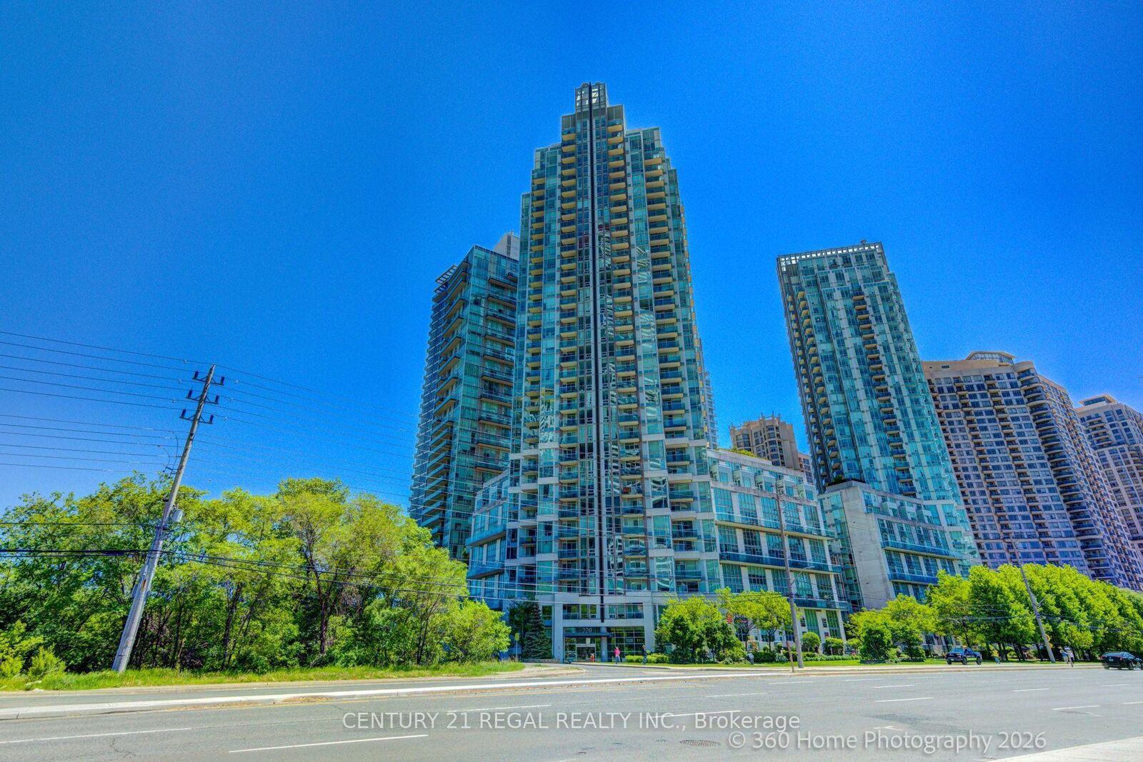 Property Photo:  220 Burnhamthorpe Road 3004  ON L5B 3Y5 