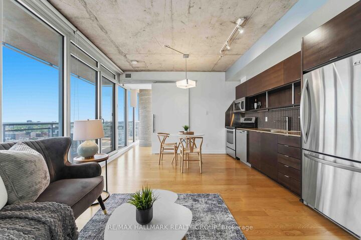 Property Photo: 324 Laurier Avenue W 2110 ON K1P 0A4