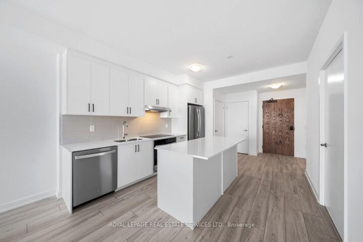 Property Photo: 1035 Southdown Road 705 ON L5J 0A2