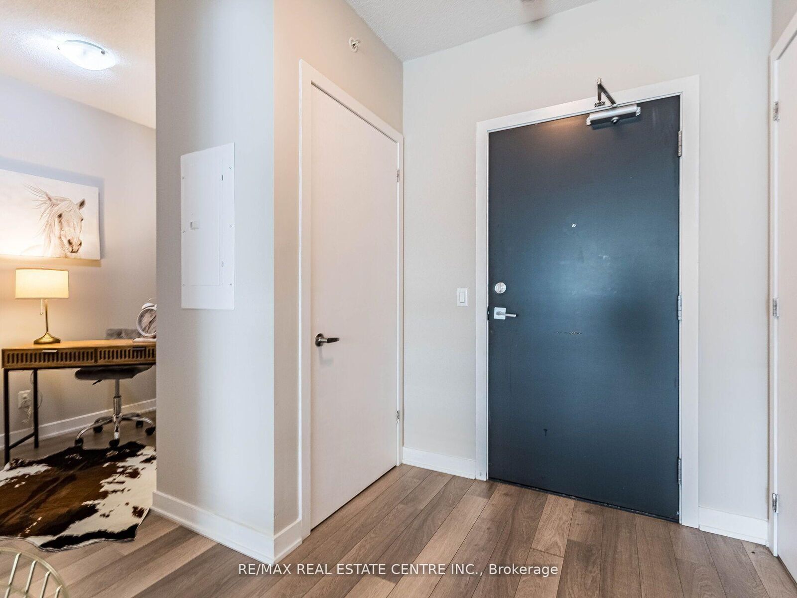 Photo de la propriété: 5240 Dundas Street B314 ON L7L 0J6