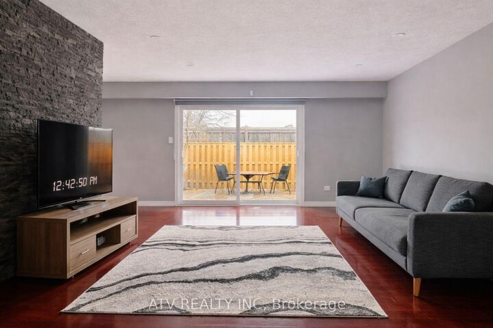 Property Photo: 1538 Lancaster Drive 119 ON L6H 2Z3