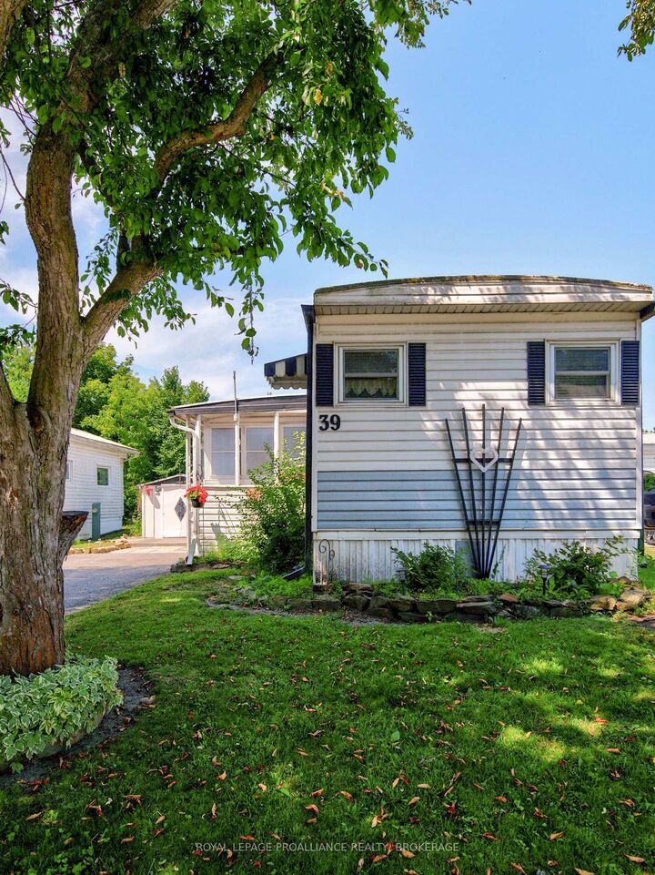 Property Photo:  39 Worthington Way  ON K7K 5C2 