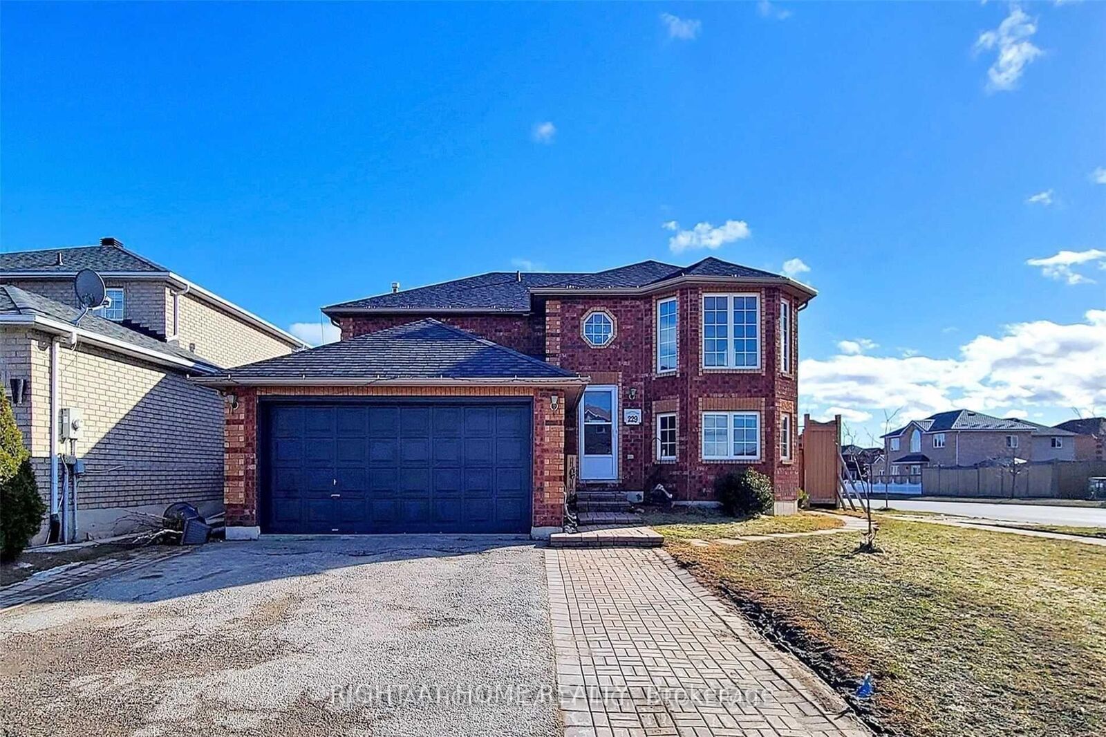 Property Photo:  229 Dunsmore Lane Upper  ON L4M 7A3 