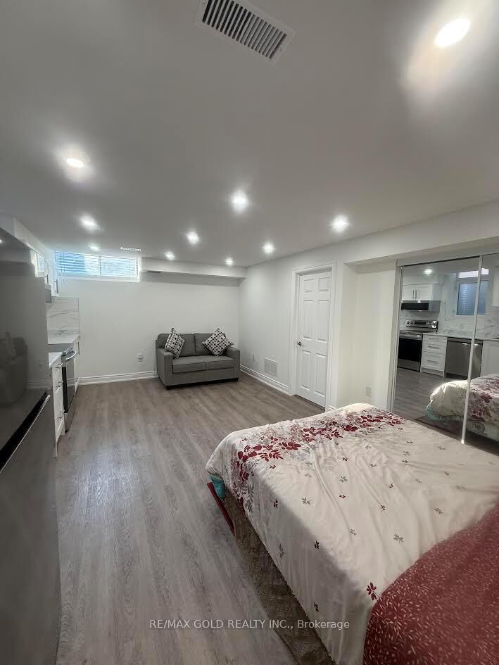 Property Photo: 34 Toddville Road ON L6P 3J2