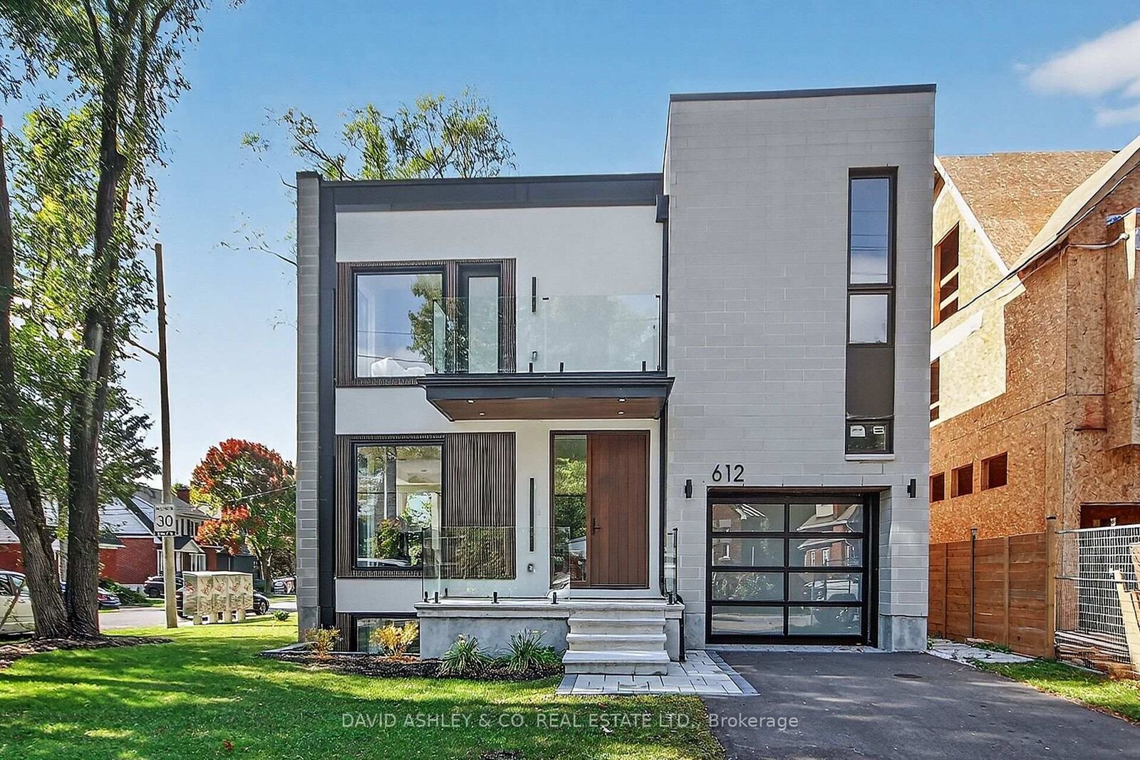 Property Photo:  612 Tweedsmuir Avenue Main  ON K1Z 5P3 