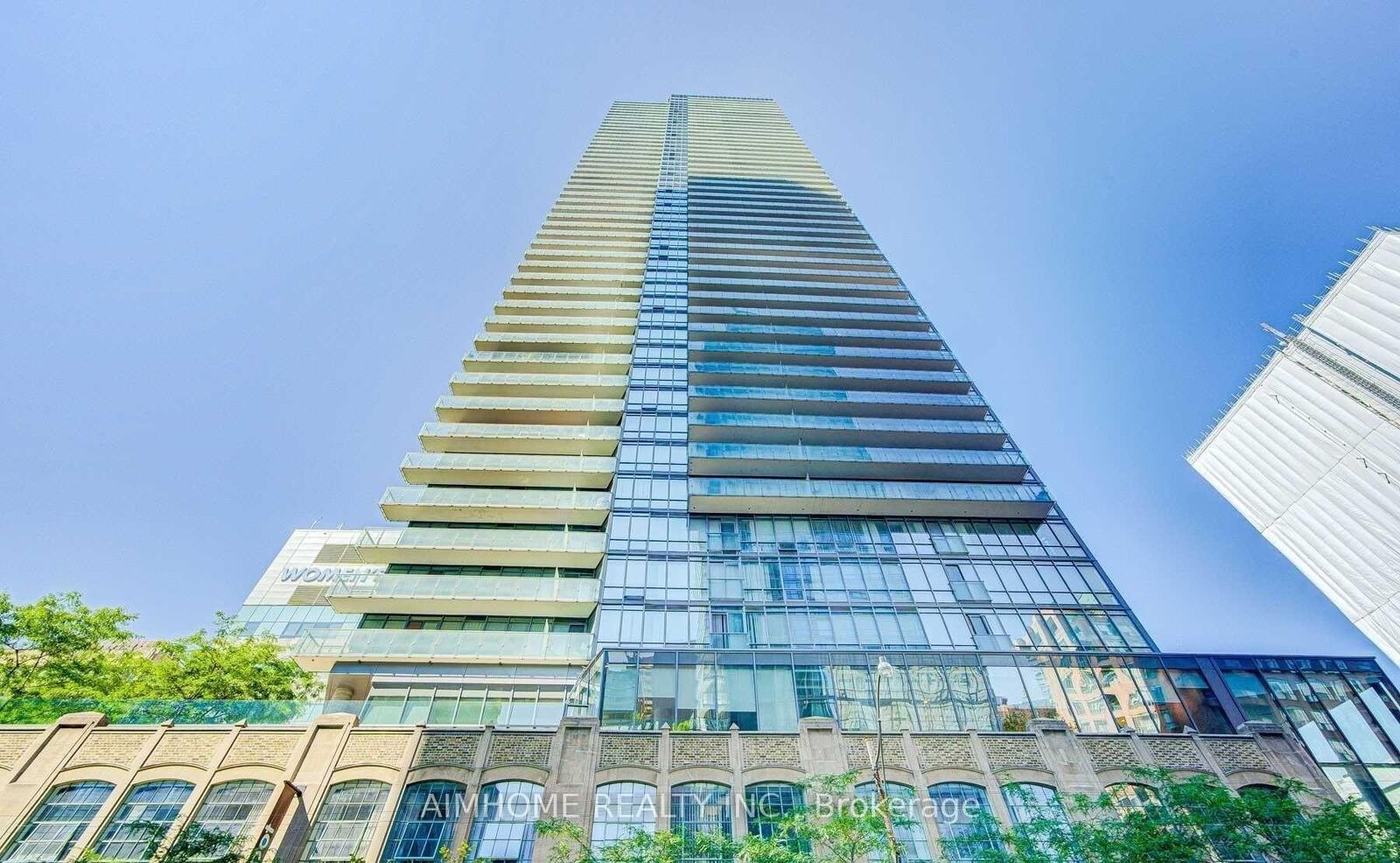 Property Photo: 832 Bay Street 2405 ON M5S 1Z6