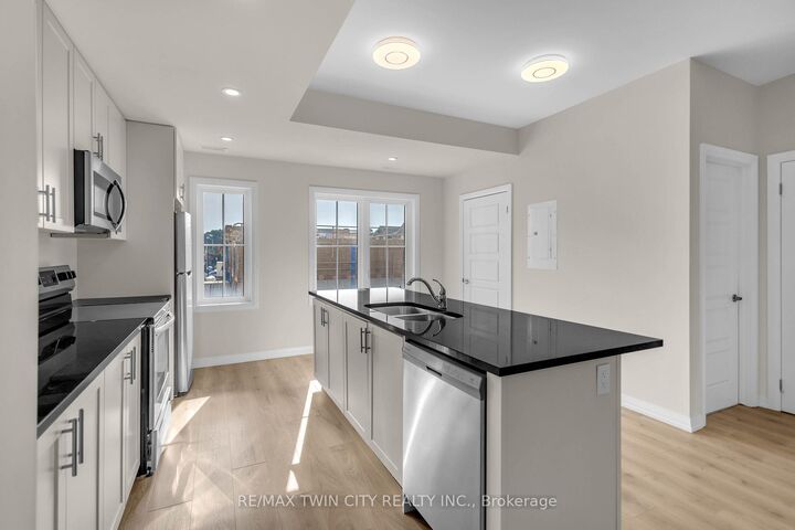 Property Photo:  677 Park Road N 17  ON N3R 0C2 