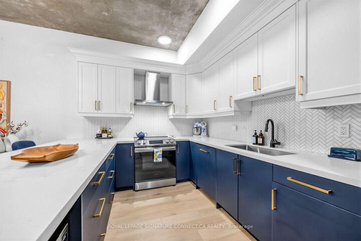 Property Photo: 66 Portland Street Ph806 ON M5V 2M6