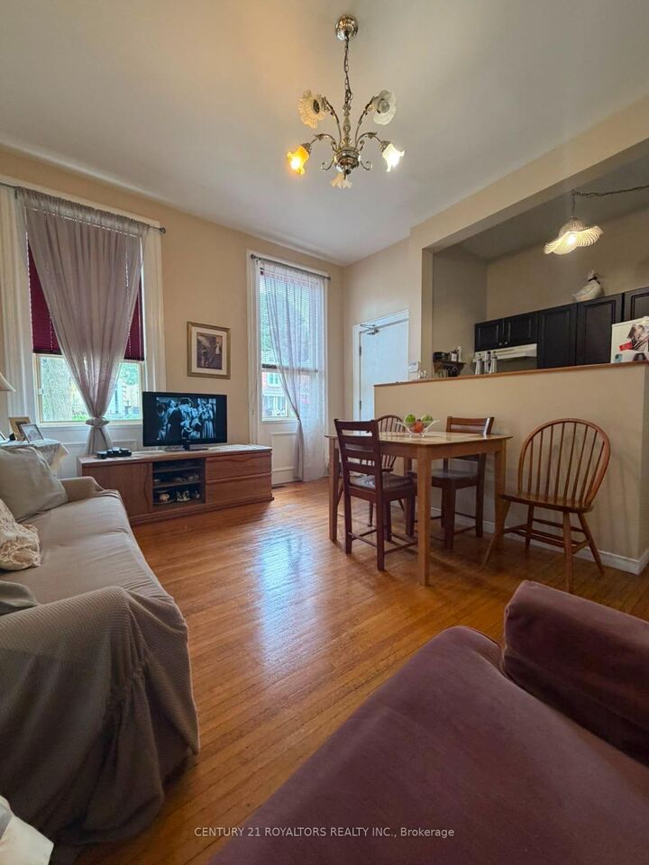Property Photo: 52 Wellington Street 1 ON N4S 3H6
