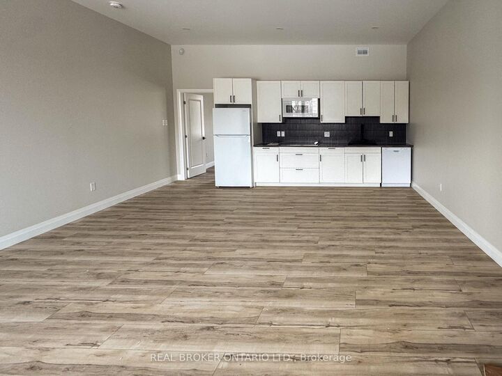 Property Photo: 8 Clothier Street E 4 ON K0G 1J0