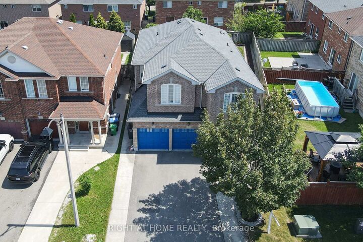 Property Photo: 3 Silverbell Court ON L7A 3V3