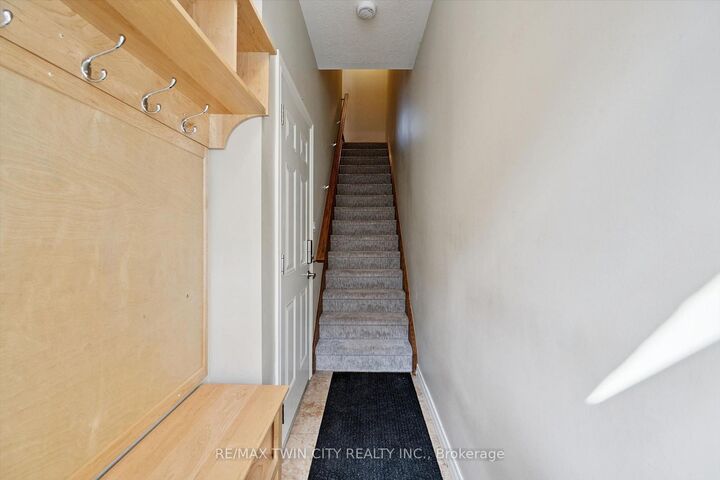 Property Photo: 4 Cheltenham Mews ON N2H 0B2