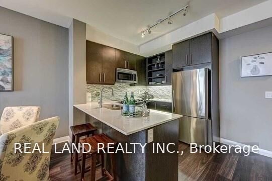 Property Photo: 55 Oneida Crescent 805 ON L4B 0E8