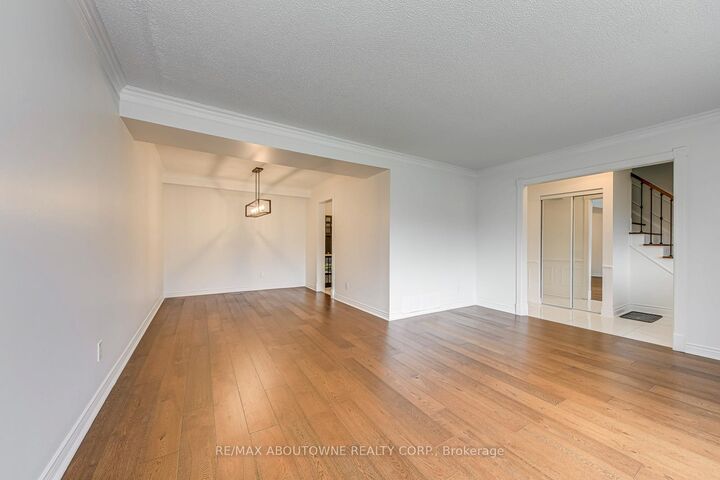Property Photo: 2565 Windjammer Road ON L5L 1H7