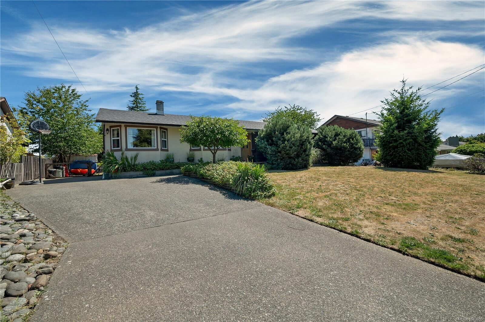 Property Photo: 885 Shellbourne Blvd BC V9W 4Z7