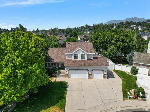 Property Photo: 11128 S Barrett Park Cir E UT 84092