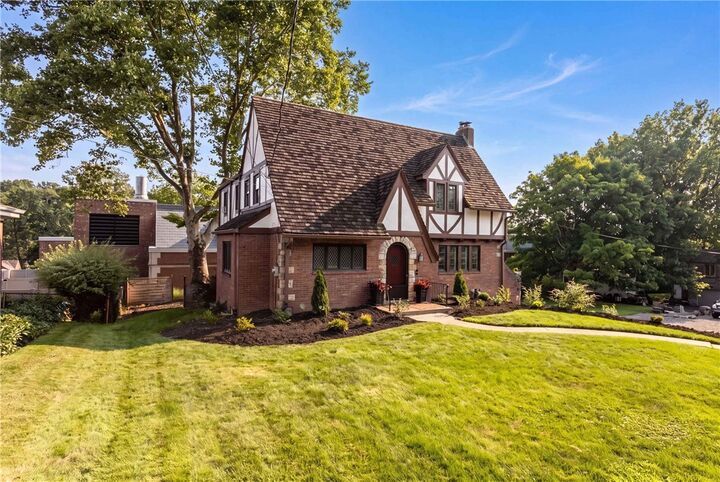 Property Photo: 2 Glenvue Dr PA 15237