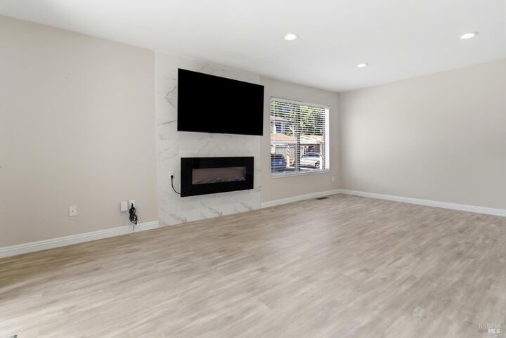 Property Photo: 8 Lakeview Court CA 94947