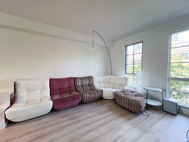 Property Photo: 548 Foster Avenue 105 BC V3J 0E2