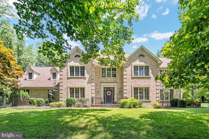 Property Photo: 6595 Chesapeake Place VA 20187
