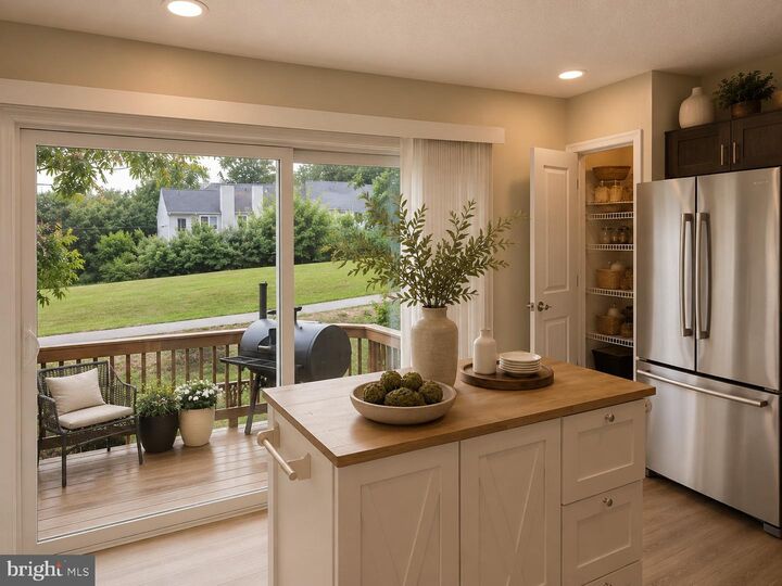 Property Photo: 6519 Old Carriage Lane VA 22315