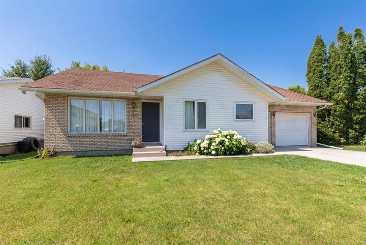 Property Photo: 140 Albert Street MB R5G 2B4