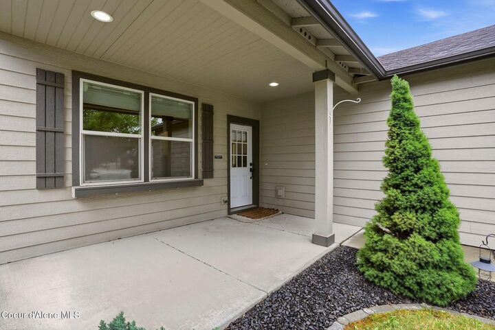 Property Photo: 1726 N Caufield Ct WA 99016