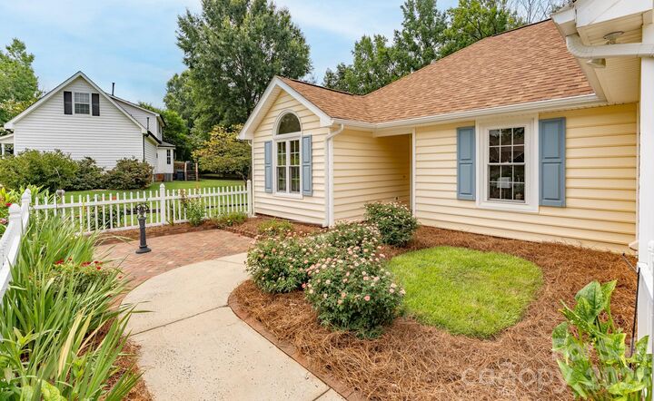 Property Photo:  5203 Spring Morning Lane  NC 28110 