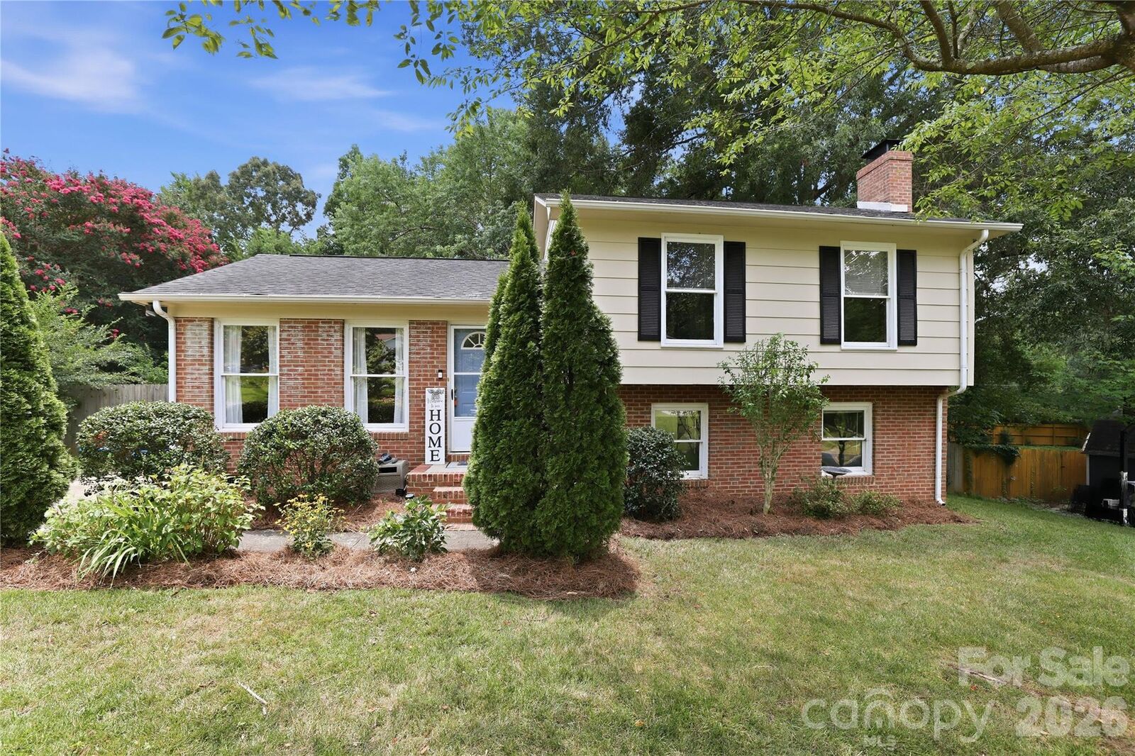 Property Photo: 6337 Welford Road NC 28211