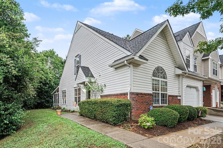 Property Photo:  927 Sparrows Nest Lane  NC 28134 