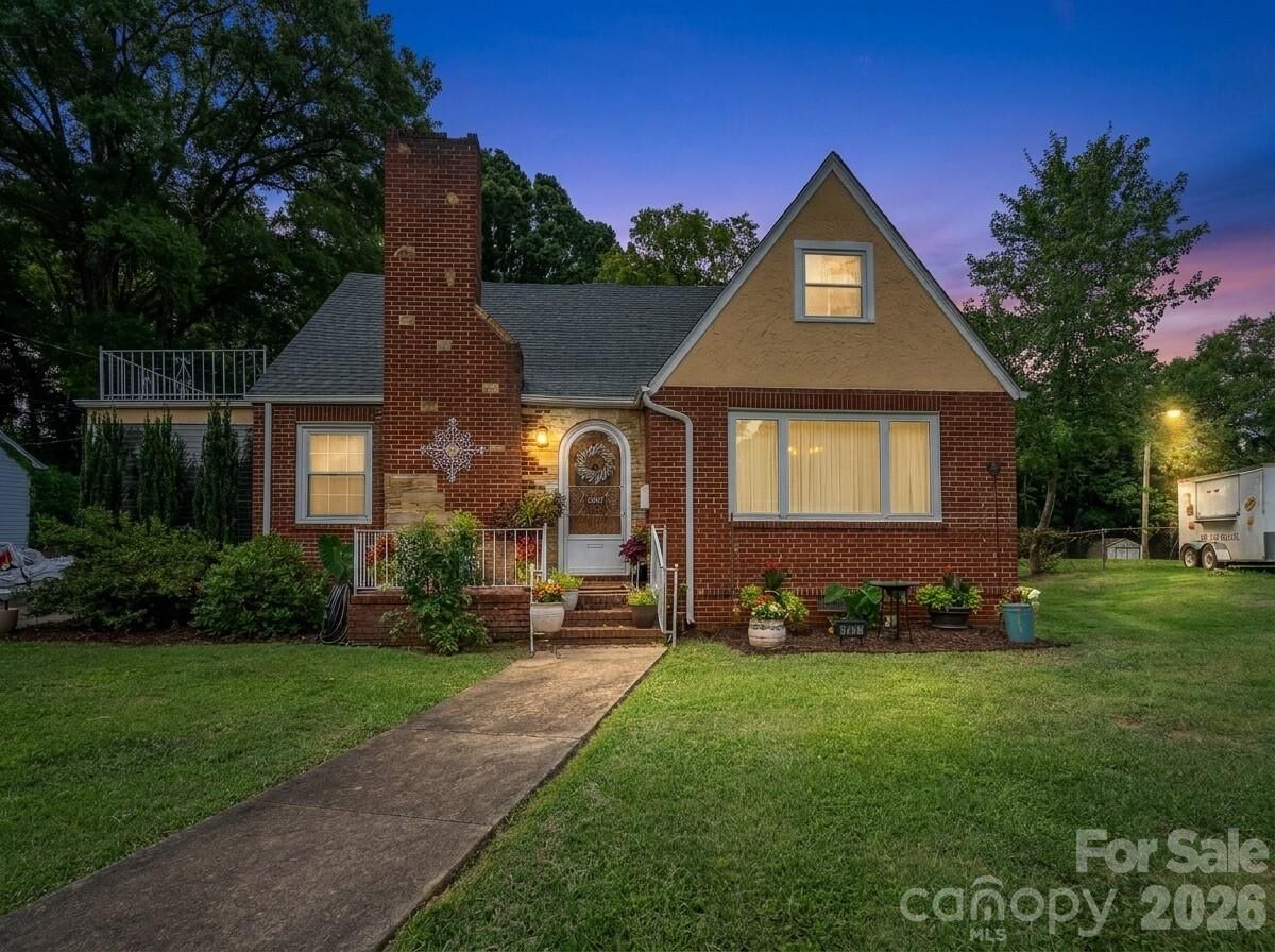 Property Photo:  1017 Druid Circle  NC 28206 