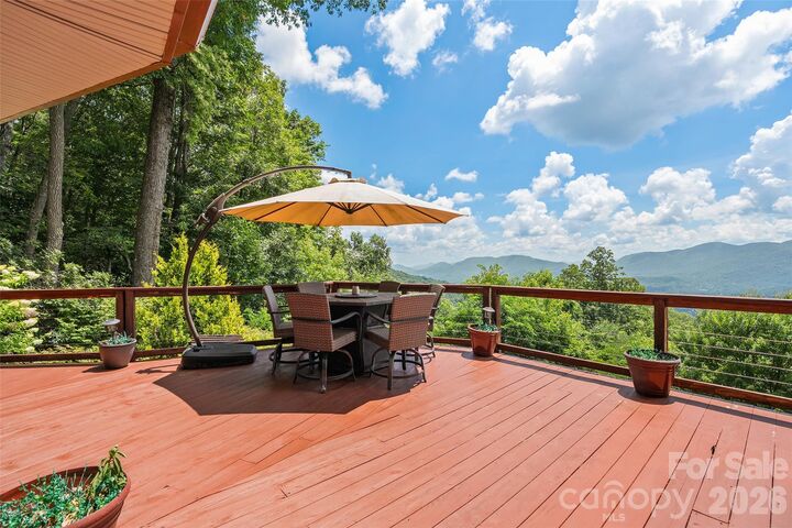 Property Photo: 632 Dogwood Trail NC 28786