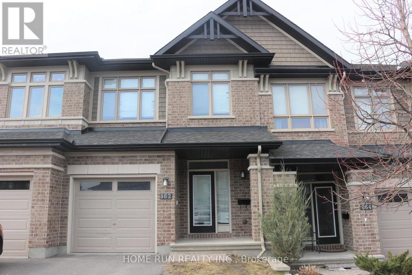 Property Photo: 862 Fletcher Circle ON K2T 0B9