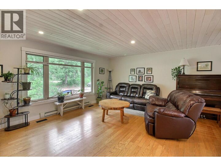Property Photo: 1242 Horse Creek Road South BC V0A 1H7