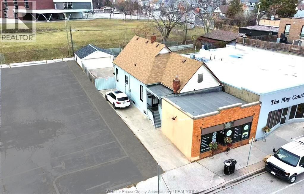 Property Photo:  1116 Wyandotte East  ON N9A 3K2 
