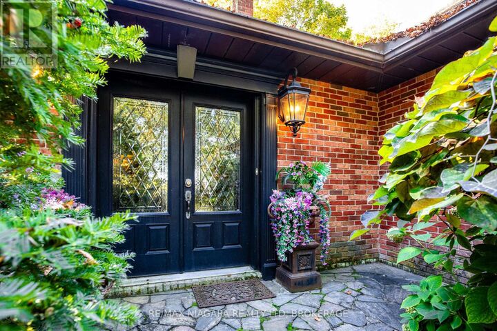 Property Photo: 735 Lakeshore Road East ON L3K 5V3