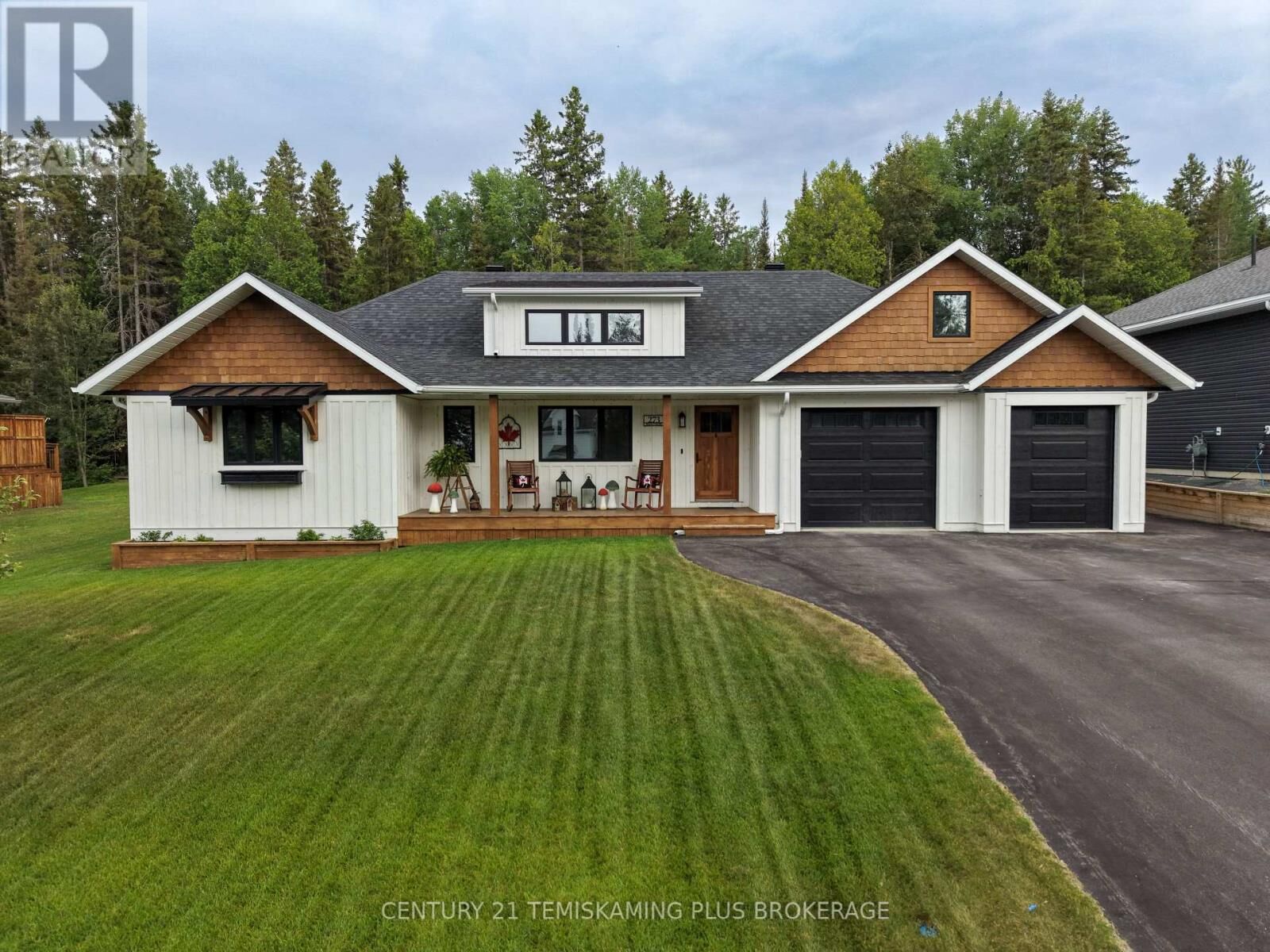 Property Photo: 273 Cosman Crescent ON P0J 1P0