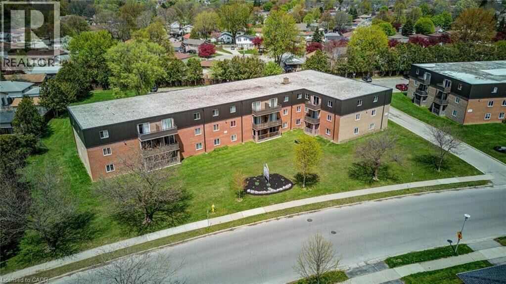 Property Photo: 370 Admiral Drive 302 ON N5V 3C2
