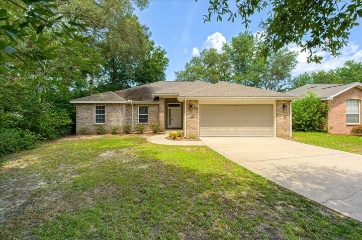 Property Photo: 105 Underwood Lane FL 32578