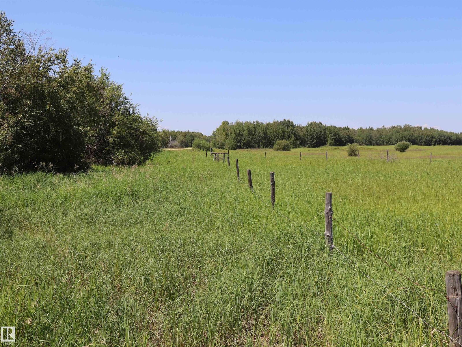 Property Photo:  Twp. Rd. 572 Hwy 33  AB T0E 1A0 